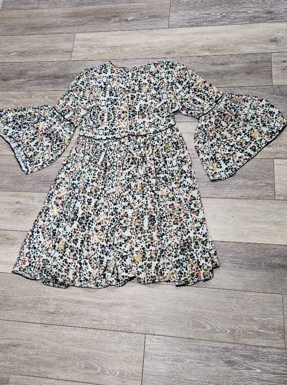Anthropolpgie Bhanuni Libra Embroidered Floral Bell-Sleeve Mini Dress Size 6 - Picture 8 of 9